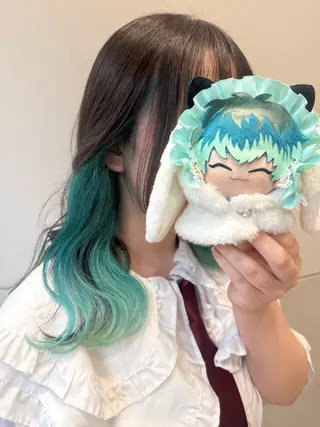 ロング カラー インナーカラー 推し ブリーチ 髪質改善のヘアスタイル