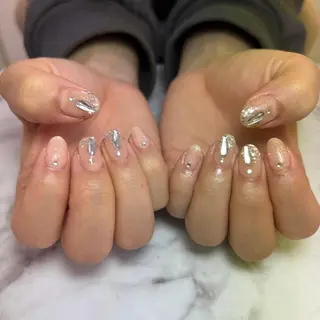 salon UNE LMA見習いスタッフのネイルデザイン