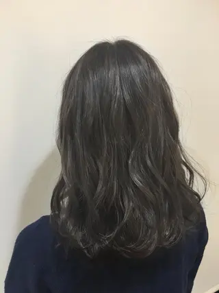 ミディアム カラー ぱつっとボブ/ 小野あかねのヘアスタイル