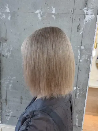 ミディアム カラー 倉澤 愛理のヘアスタイル