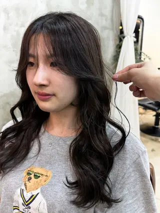 ロング カラー 三條 朋香のヘアスタイル