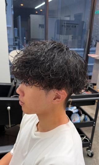 ショート カラー パーマ メンズ 角田 凌のヘアスタイル