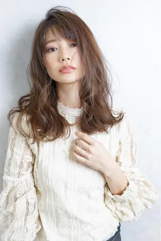 ミディアム ヘアールーム アートのヘアスタイル
