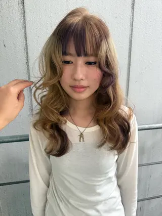 セミロング カラー 杏華レイヤー/ パーマ/ハイトーンのヘアスタイル