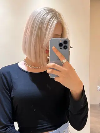 ショート ハイトーン✨ボブ✨ 篠崎良訓のヘアスタイル