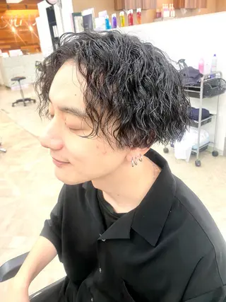 ショート パーマ メンズ 山田 誠也のヘアスタイル