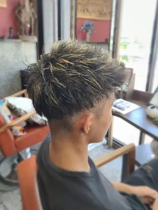 ショート メンズ カラー 桐島 令奈のヘアスタイル