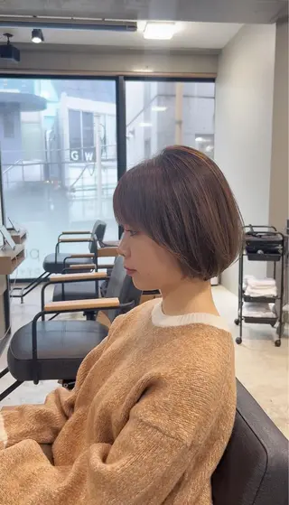 ショート バタフライレイヤー/ ニシトモユキのヘアスタイル