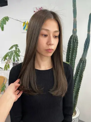 セミロング hikaru💘髪質 改善 透明感カラーのヘアスタイル