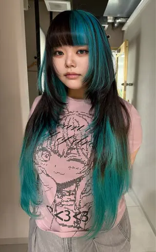 ロング TAIRA横浜ウルフ 🐺デザインカラーのヘアスタイル