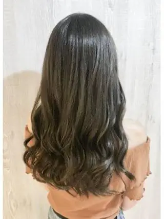 ロング 秋葉 万柚子のヘアスタイル