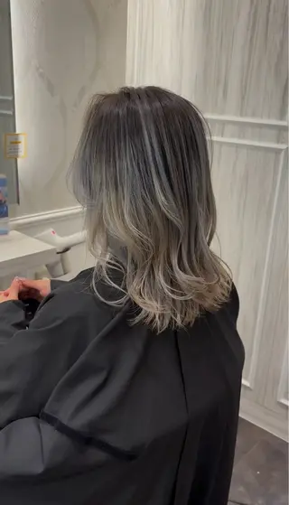 カラー 🌟心斎橋レイヤー 艶ハイトーン/ウルフのヘアスタイル