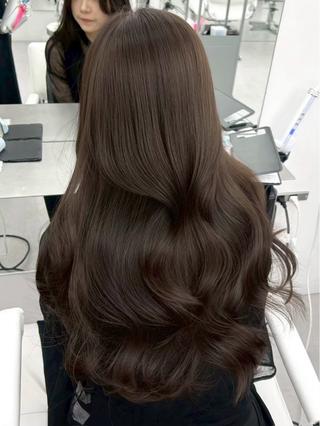カラー シウ SHUのヘアスタイル