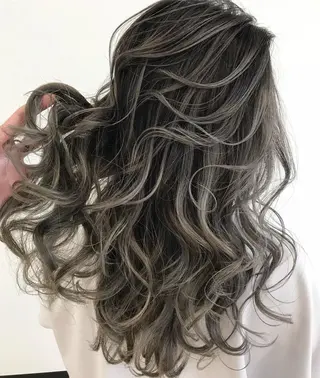 セミロング カラー ブリーチ 透明感HIDEのヘアスタイル