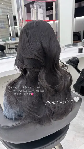 ロング カラー 抜け感レイヤー︴ ニュアンスカラーのヘアスタイル