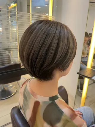 ショート カラー 透明感/ハイトーン ／レッドカラー🍓のヘアスタイル