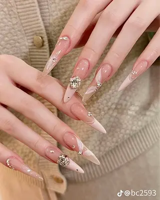 ネイル Hy nailsのネイルデザイン