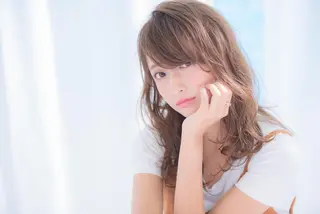 ミディアム 小林 永佳のヘアスタイル