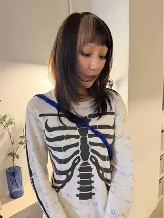 ミディアム カラー MIU/ルーツカラー 顔まわりレイヤーのヘアスタイル