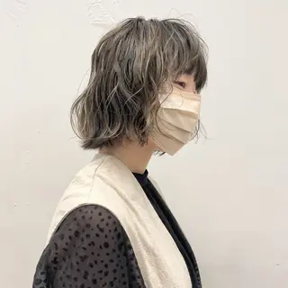 セミロング カラー 🫧ハイトーン✨格安 より質💐マンツーマのヘアスタイル