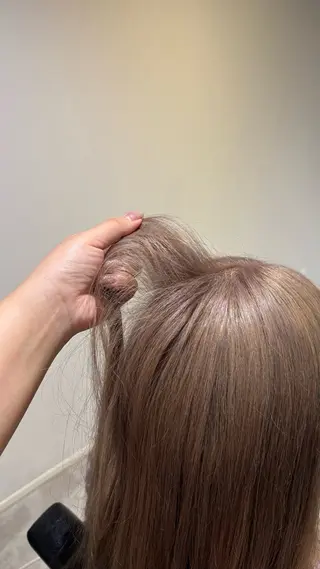ロング YURINO /ボブ ベージュ/ハイトーンのヘアスタイル