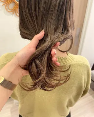 ミディアム モテ髪🫧赤み消し カラー表参道きょうこのヘアスタイル