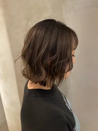 ミディアム 新宿/顔周りカット +レイヤー＝しずく♩のヘアスタイル