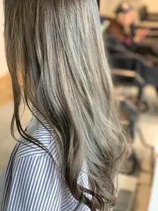 ロング カラー LUXBE LUCEのヘアスタイル