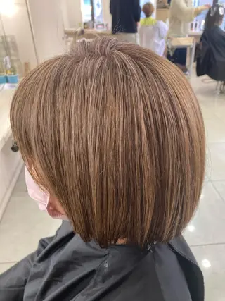 ミディアム あやか 白髪ぼかしハイライトのヘアスタイル
