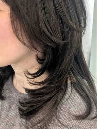 セミロング Yoko ブリーチカラーのヘアスタイル