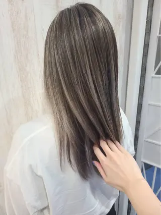 カラー white.梅田 デザインカラー🦄のヘアスタイル