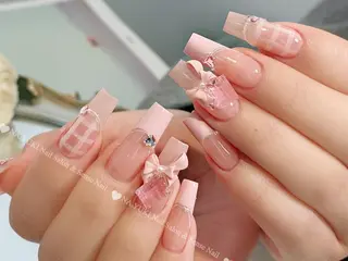 ネイル 🦋 Queenieのネイルデザイン