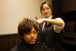 カラー 岩﨑 美優のヘアスタイル