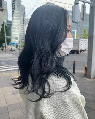 セミロング カラー ヤマグチ リョウのヘアスタイル