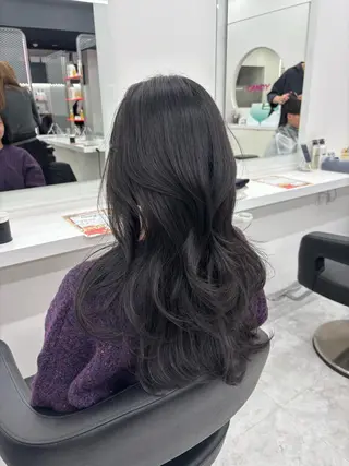 ロング カラー 抜け感レイヤー︴ ニュアンスカラーのヘアスタイル