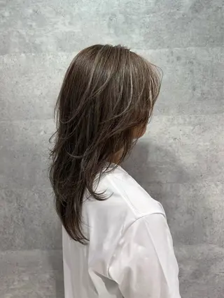 ミディアム カラー FOX 新菜のヘアスタイル