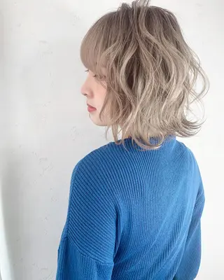 ミディアム カラー Luxbe hakataのヘアスタイル