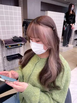 ロング カラー 抜け感レイヤー︴ ニュアンスカラーのヘアスタイル