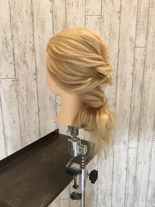 セミロング ヘアアレンジ Blanco Color&Careのヘアスタイル