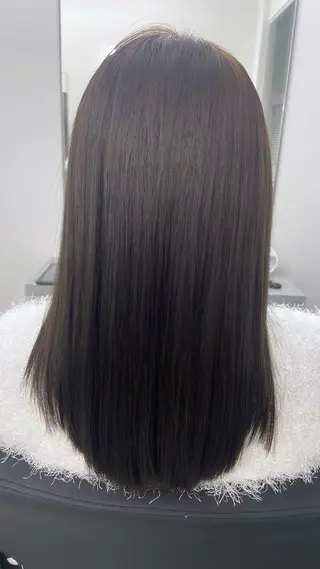 セミロング 💕透明感赤味カラー ぱっつんボブ🩷のヘアスタイル