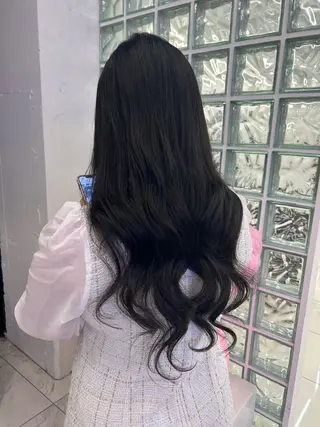 ロング 吉田 彩乃のヘアスタイル