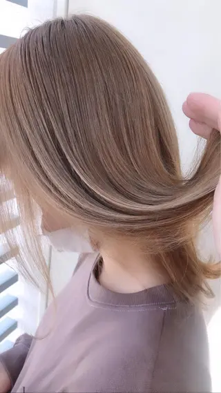 セミロング カラー 韓国🇰🇷レイヤー 映える顔周り🩷のヘアスタイル