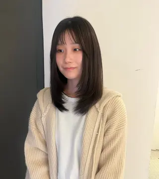 セミロング あやか/ベージュ /透け感カラーのヘアスタイル