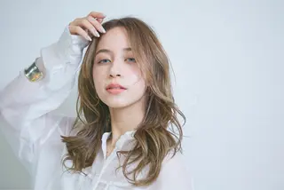 ロング ARMONY秋山輝也 コテ巻き風パーマ特化のヘアスタイル
