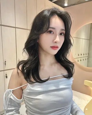 セミロング ヘアアレンジ 大宮縮毛矯正🩵 レイヤー 佐藤和のヘアスタイル
