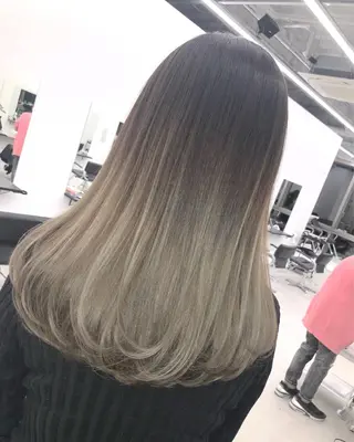 セミロング カラー ブリーチ 透明感HIDEのヘアスタイル