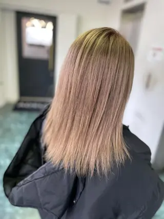 セミロング カラー ブリーチカラー☆ 再生トリートメントのヘアスタイル