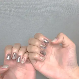 ミディアム ネイル Blowe ニュアンスのネイルデザイン