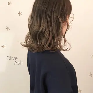 ミディアム カラー 市川 千夏のヘアスタイル