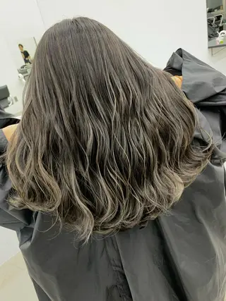 ミディアム 山田 絵里菜のヘアスタイル